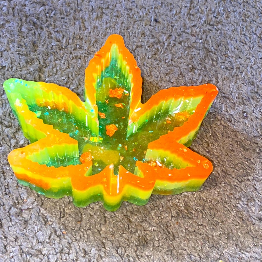 Multicolor leaf ashtray